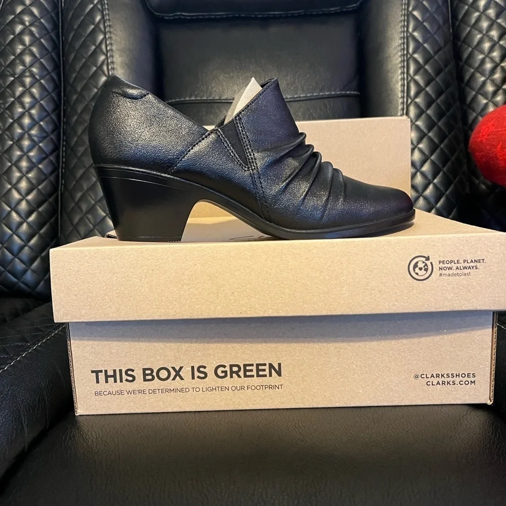 Clarks Women's Black Textured Heels